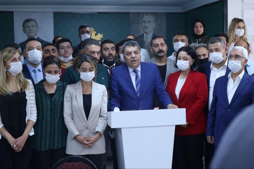Gelecek Partisi Ankara il başkanı ve 7 ilçe başkanı istifa etti